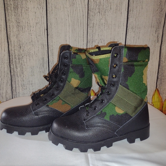 New without Tag Camo boots main image 5